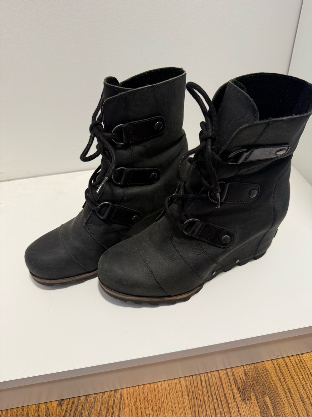 Sorel Black Lace-Up Wedge Ankle Snow Boots